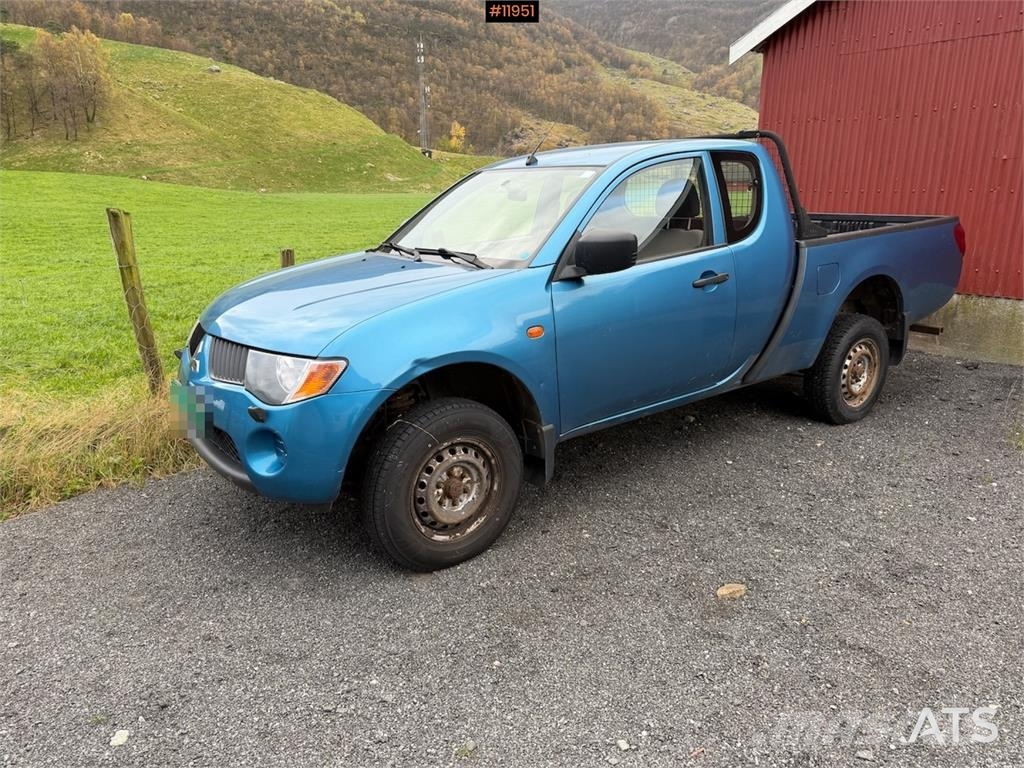 Mitsubishi L200 شاحنة مقفلة