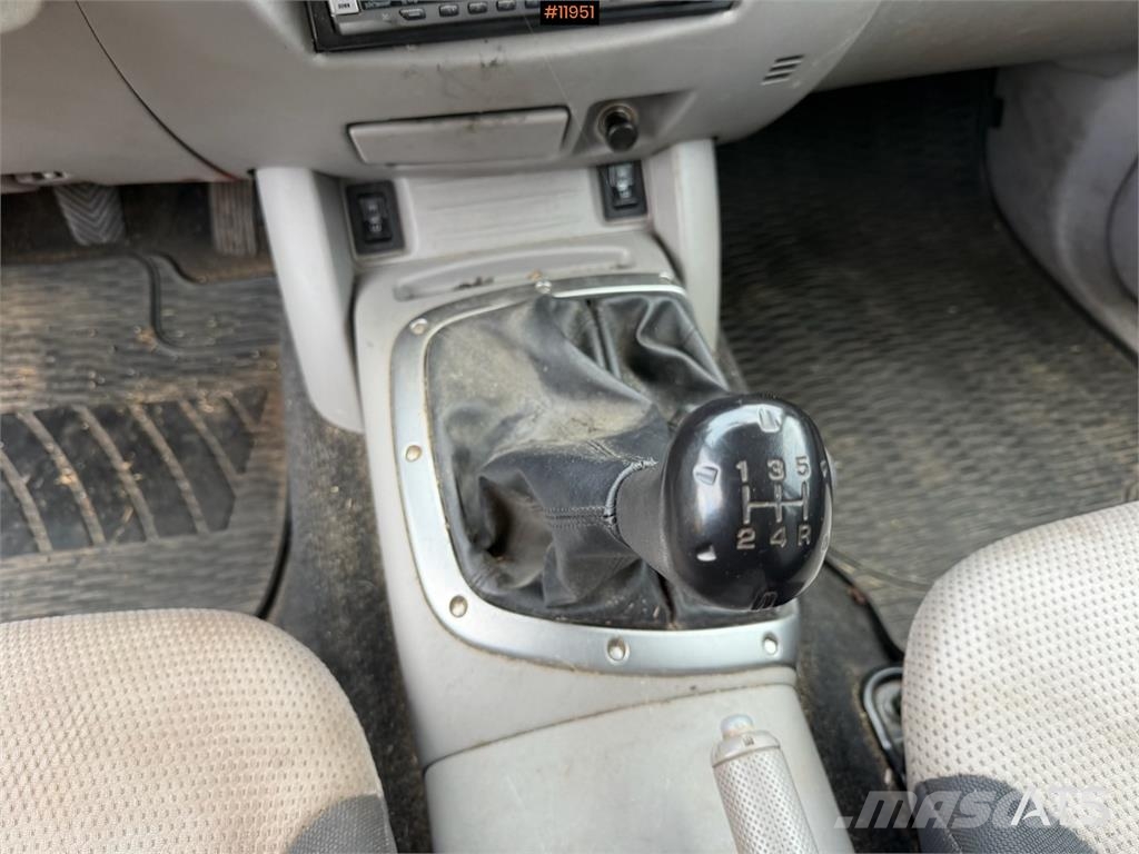 Mitsubishi L200 شاحنة مقفلة