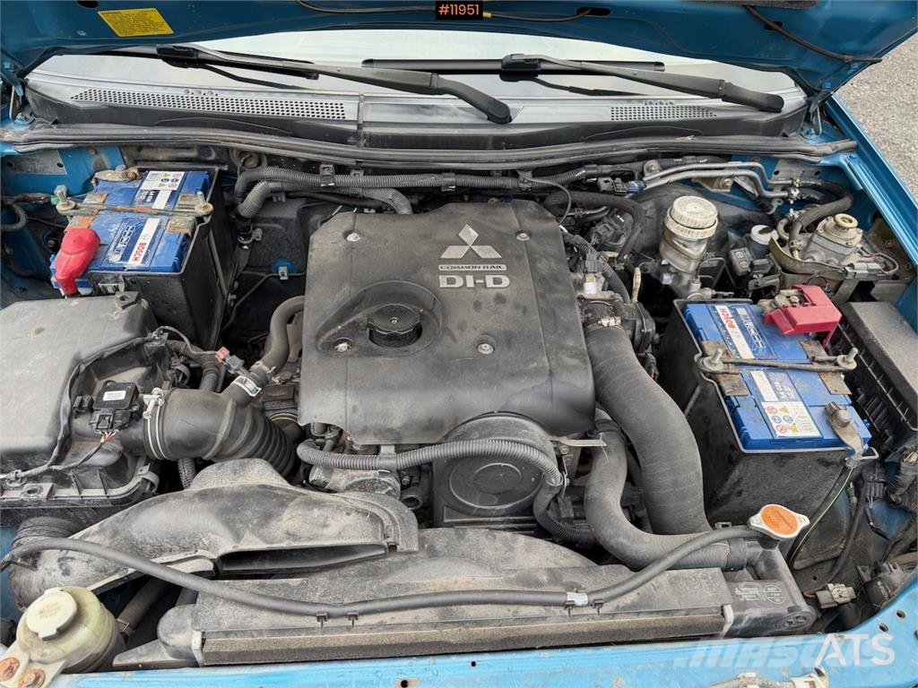 Mitsubishi L200 شاحنة مقفلة