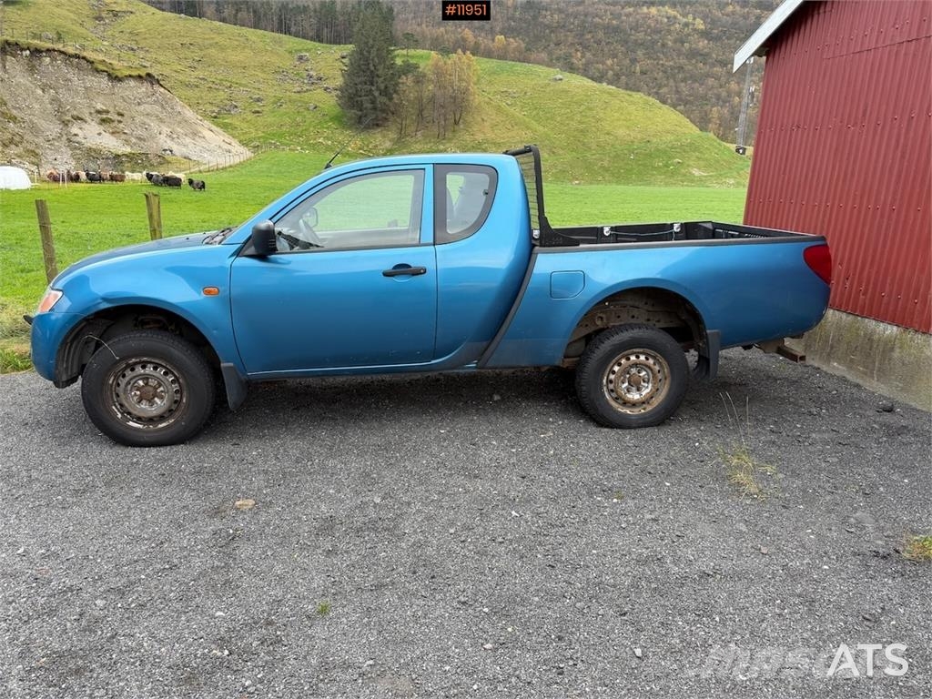 Mitsubishi L200 شاحنة مقفلة