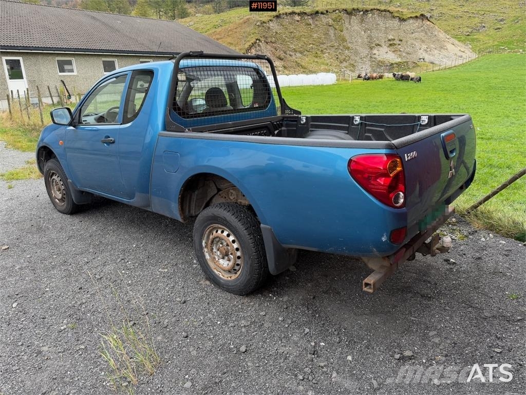 Mitsubishi L200 شاحنة مقفلة