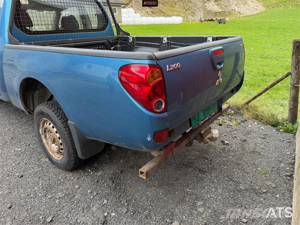 Mitsubishi L200 شاحنة مقفلة