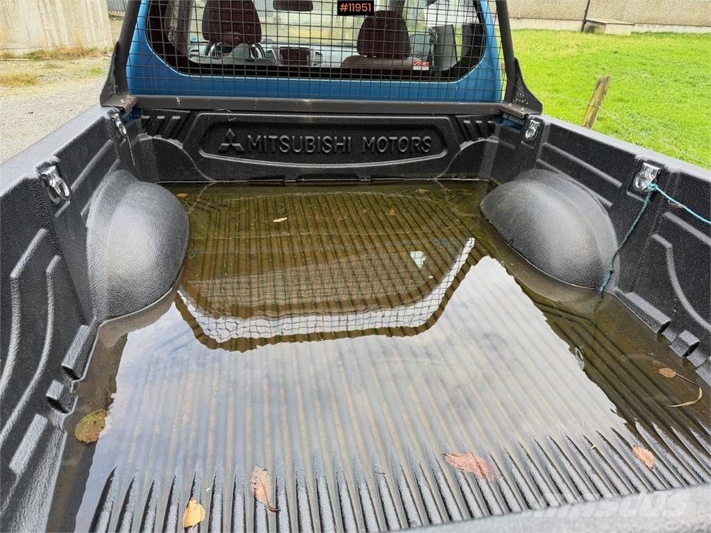 Mitsubishi L200 شاحنة مقفلة