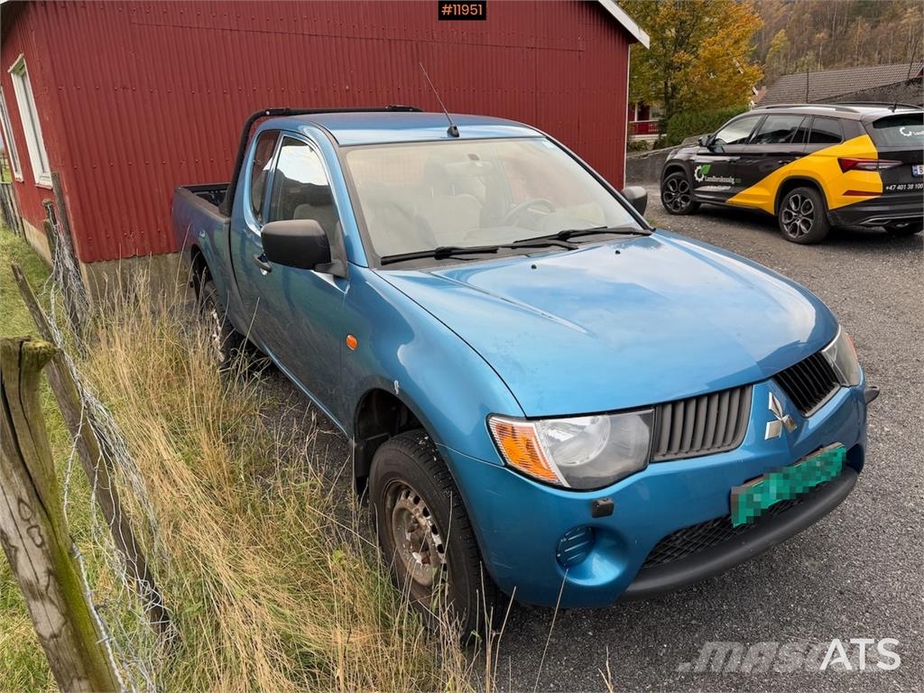 Mitsubishi L200 شاحنة مقفلة