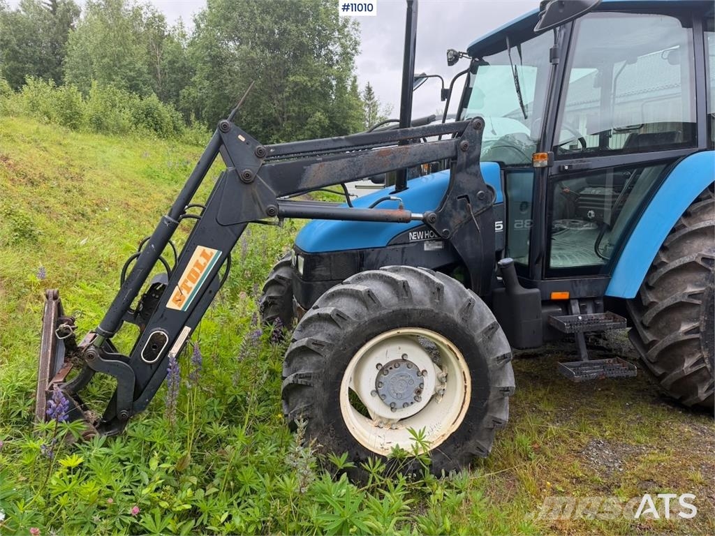 New Holland 5635 4x4 Tractors