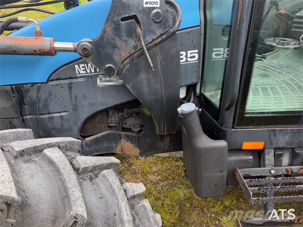 New Holland 5635 4x4 Tractors