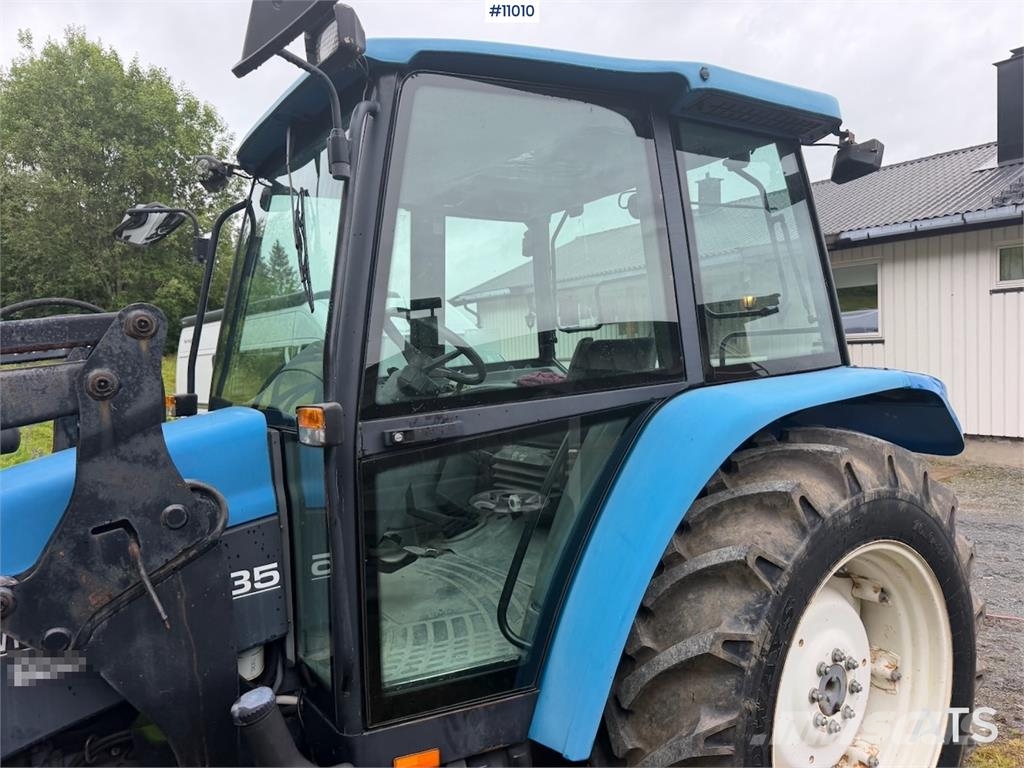 New Holland 5635 4x4 Tractors
