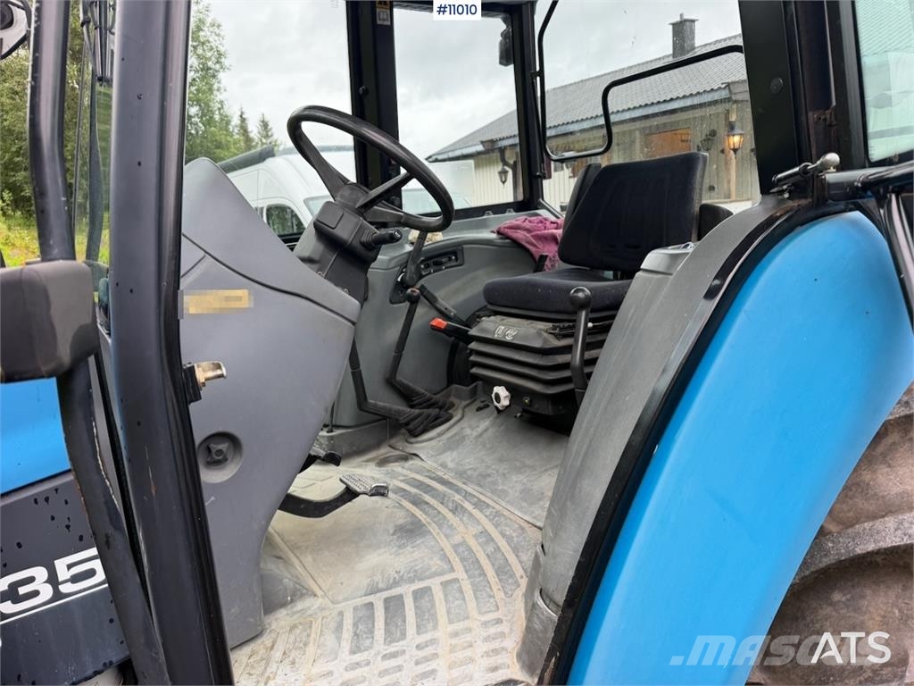 New Holland 5635 4x4 Tractors