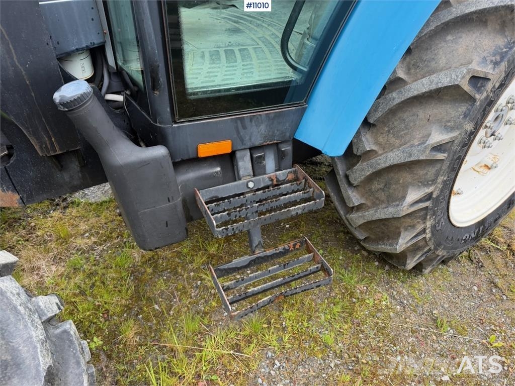 New Holland 5635 4x4 Tractors