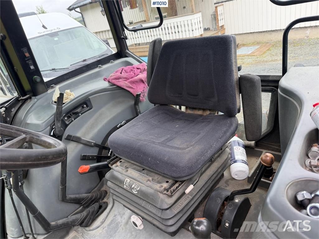 New Holland 5635 4x4 Tractors