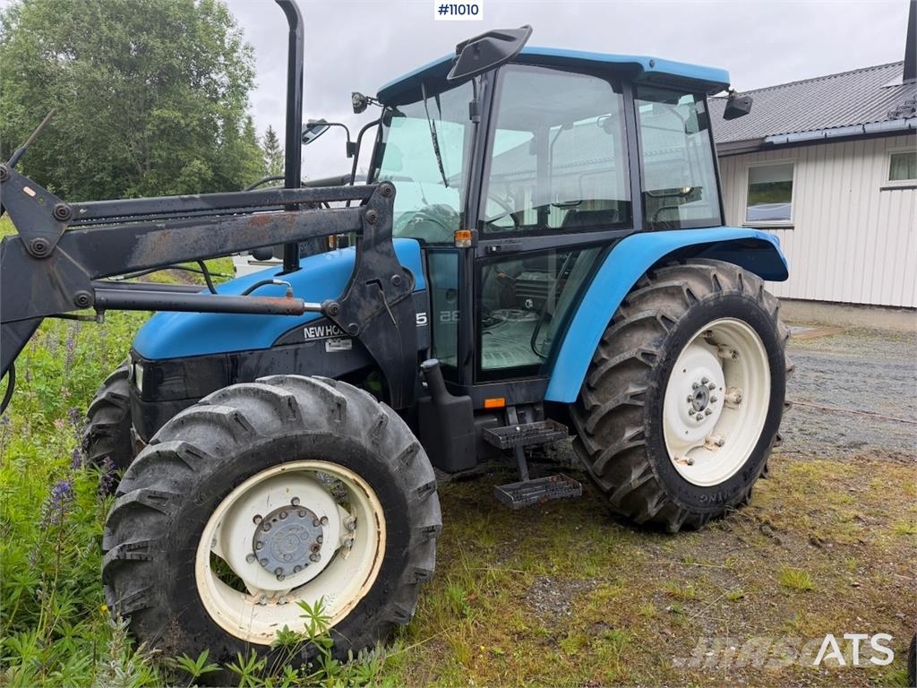 New Holland 5635 4x4 Tractors