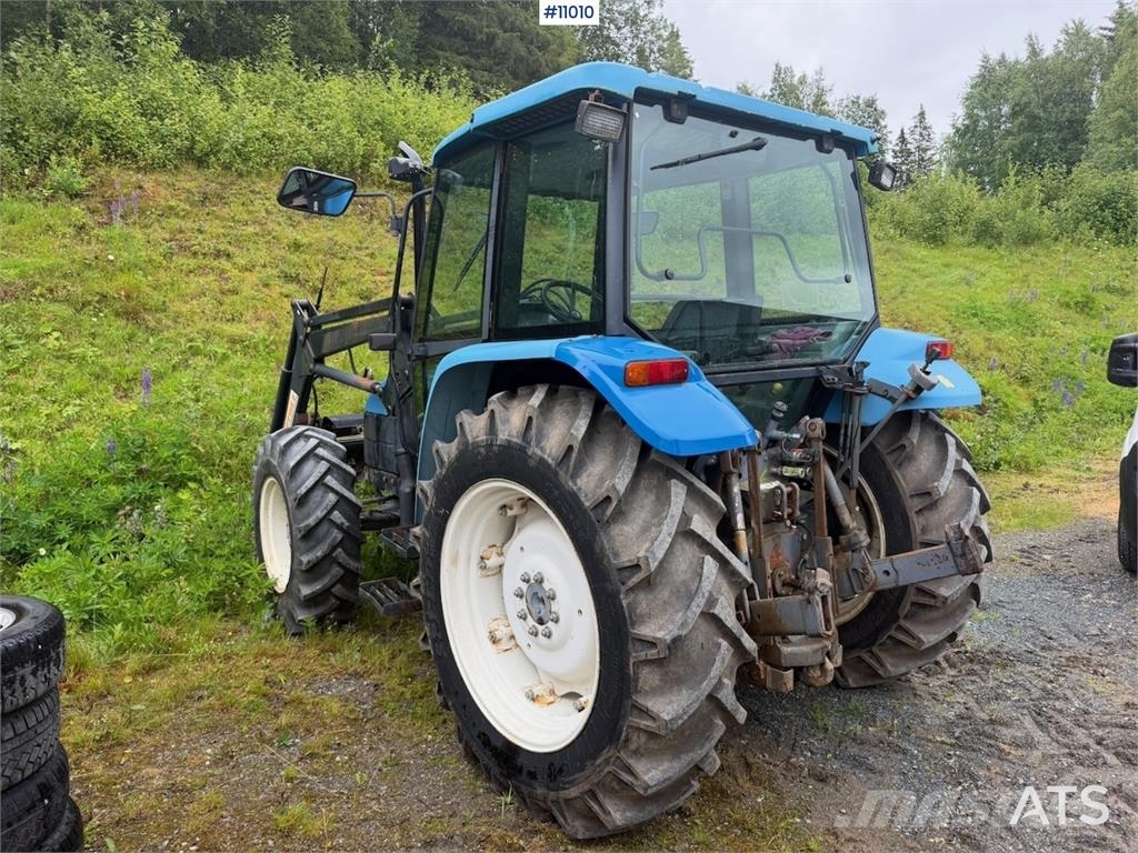 New Holland 5635 4x4 Tractors