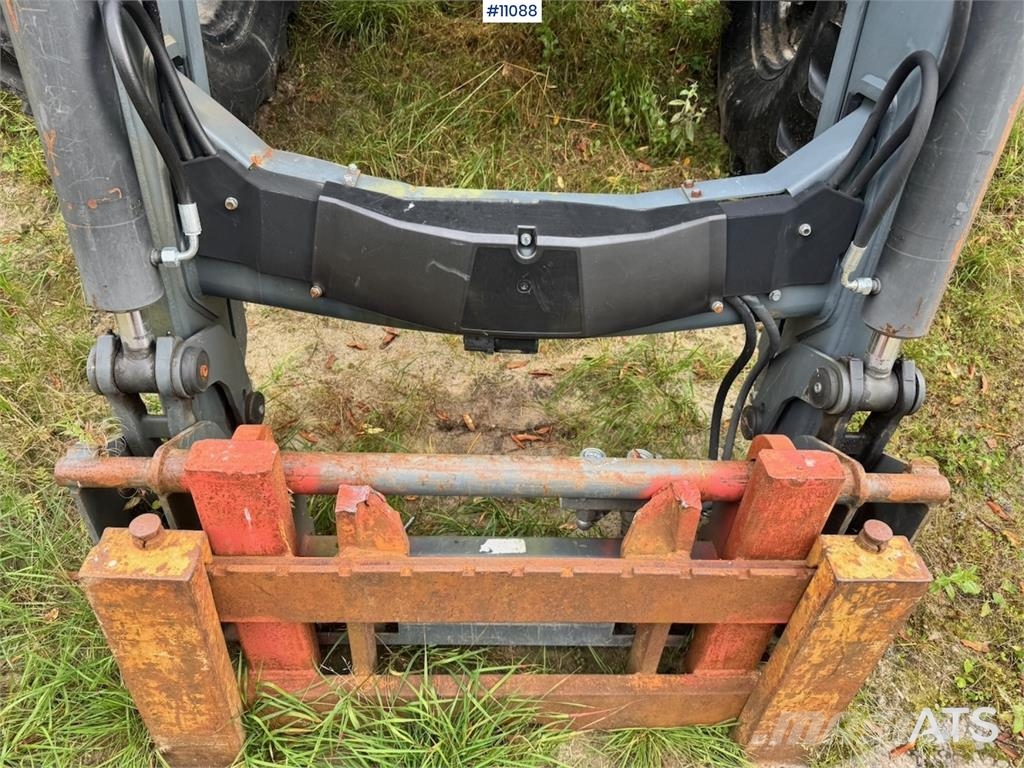 New Holland 7635 Traktorer