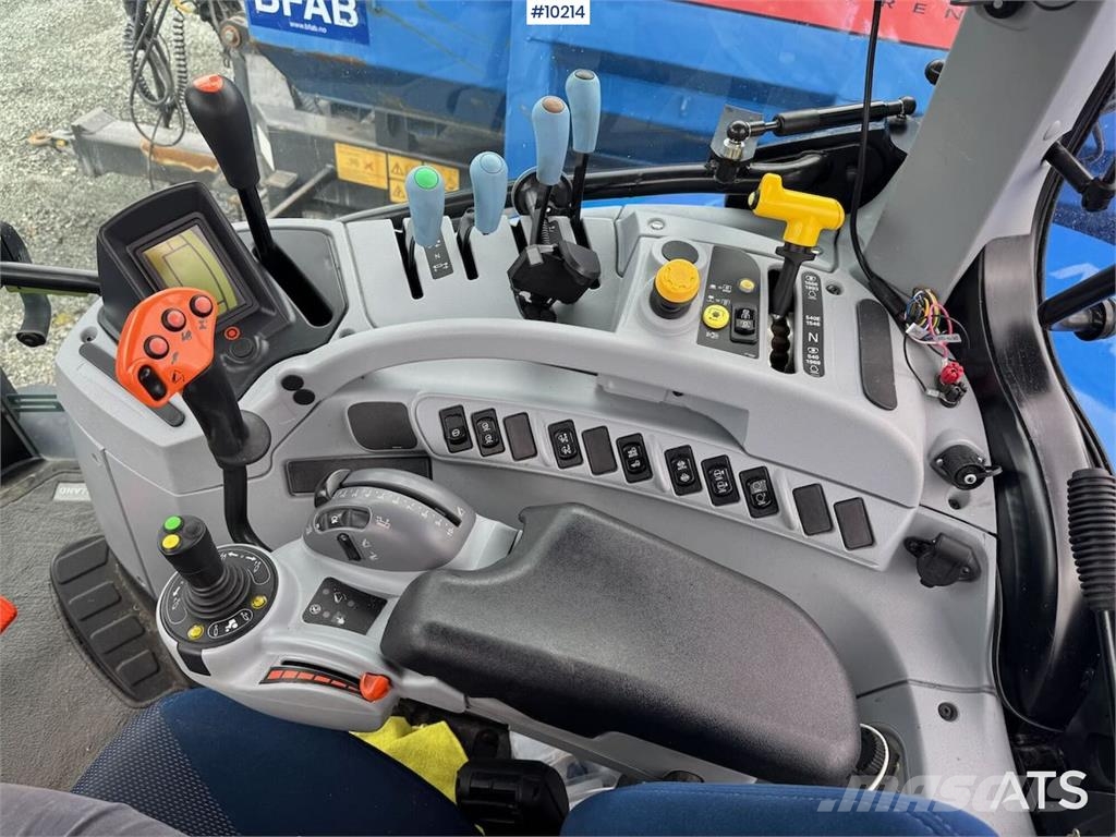 New Holland T6.180 トラクター