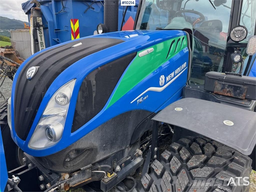 New Holland T6.180 トラクター