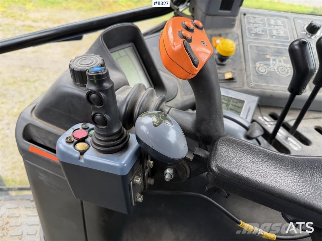New Holland TM 175 Traktorji