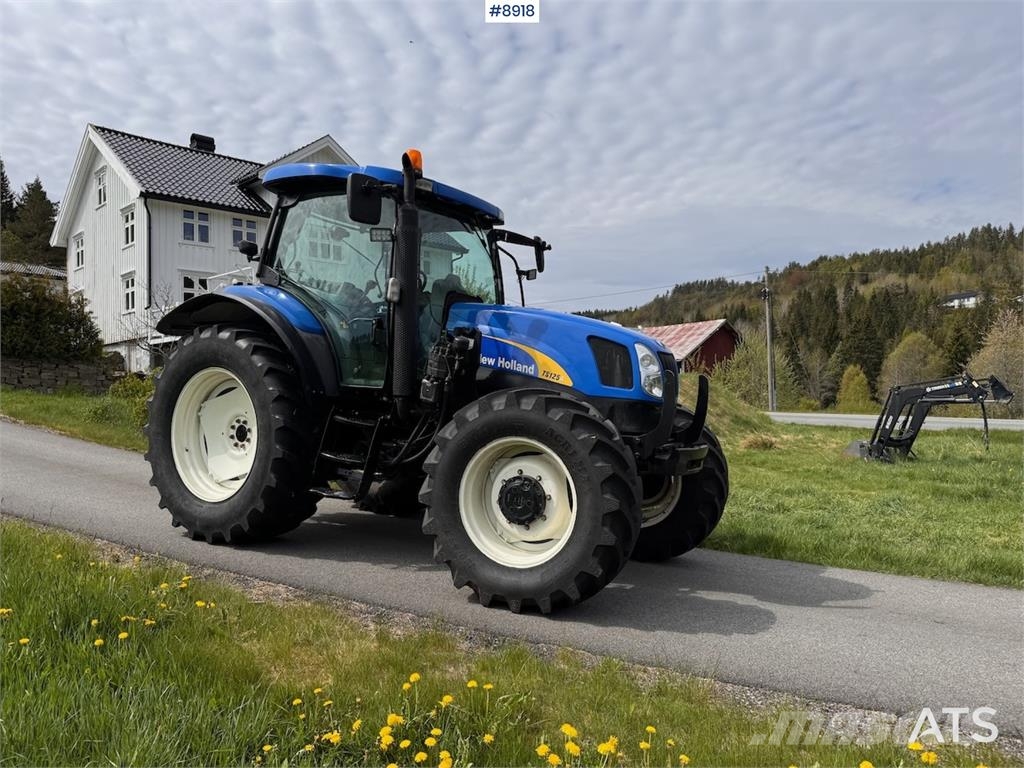 New Holland TS125A Traktory