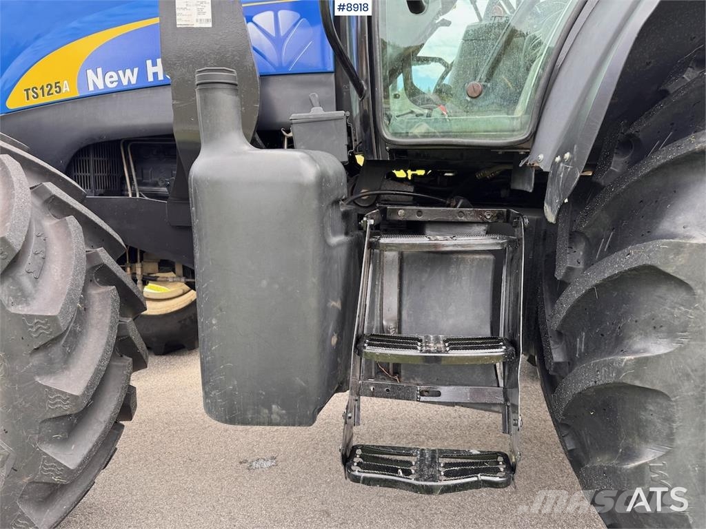 New Holland TS125A Traktory
