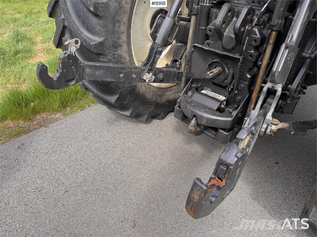 New Holland TS125A Traktory