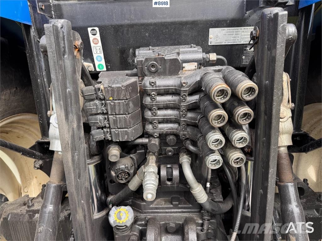 New Holland TS125A Traktory