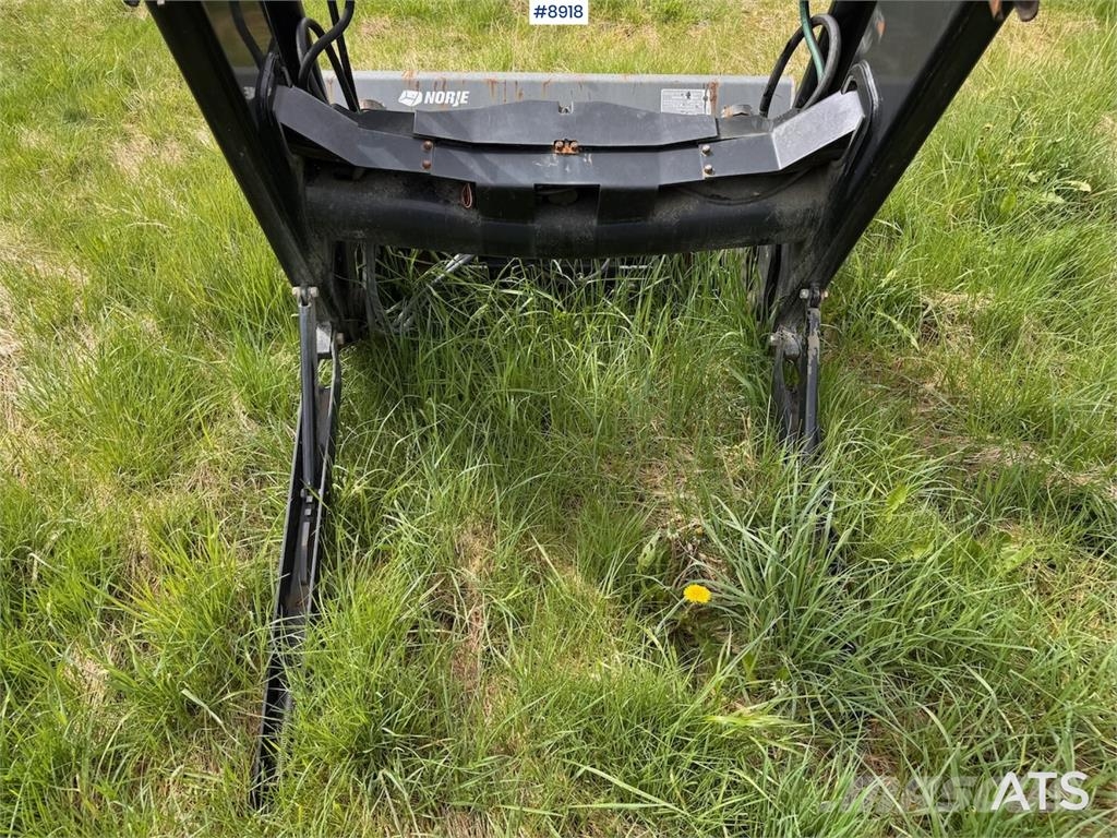 New Holland TS125A Traktory