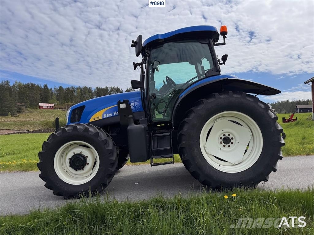 New Holland TS125A Traktory