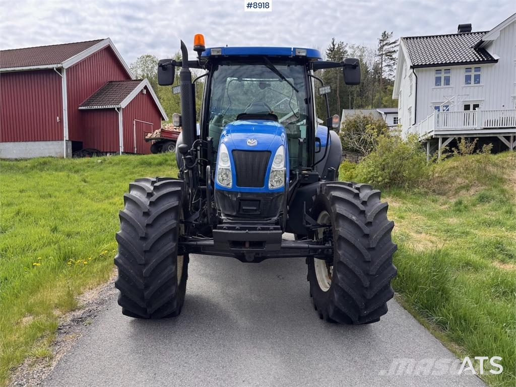 New Holland TS125A Traktory