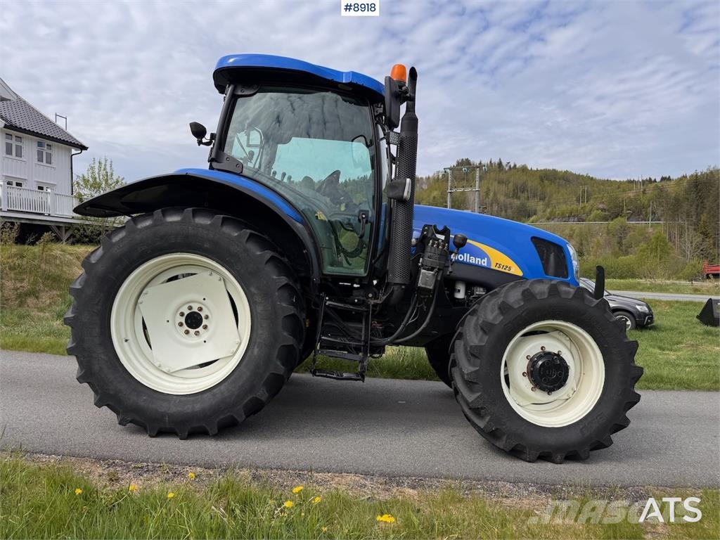 New Holland TS125A Traktory