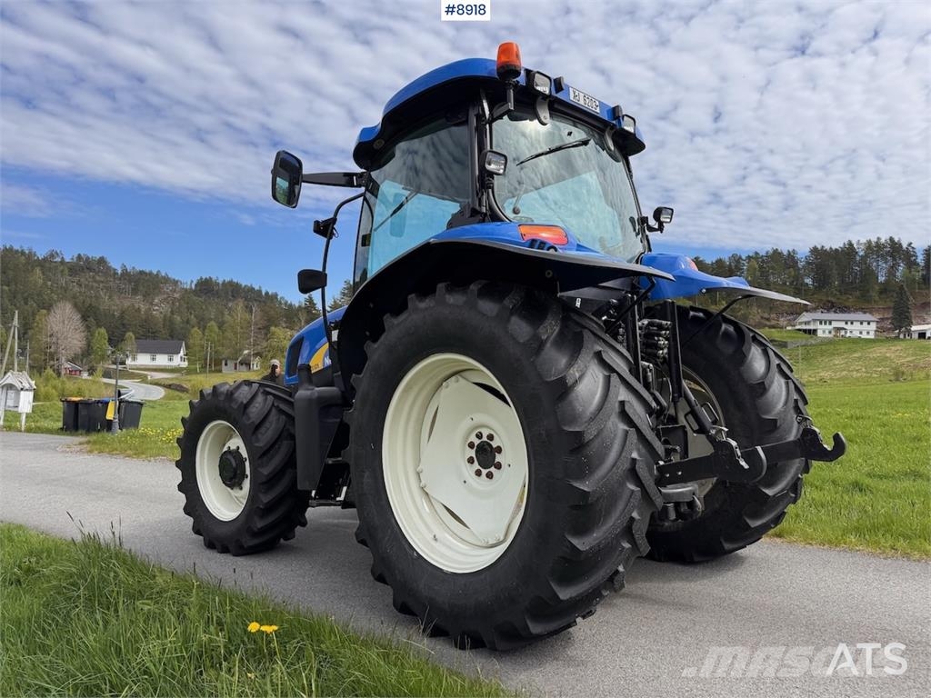 New Holland TS125A Traktory