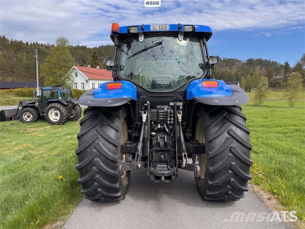 New Holland TS125A Traktory