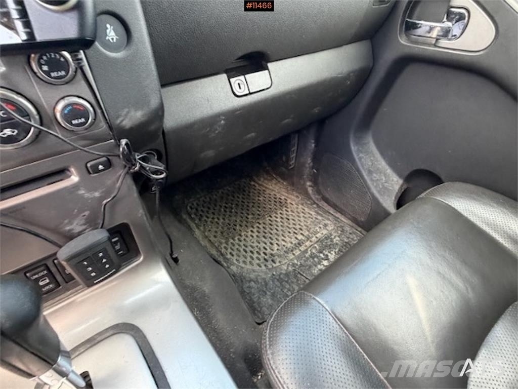 Nissan Pathfinder Panel vans