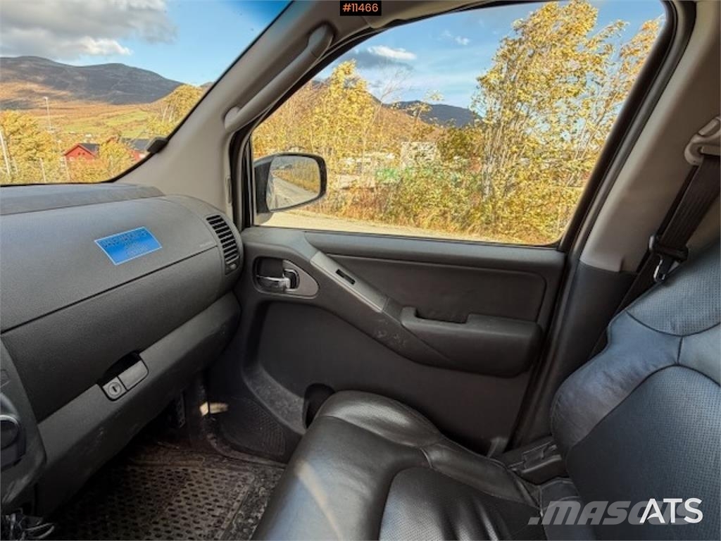 Nissan Pathfinder Panel vans