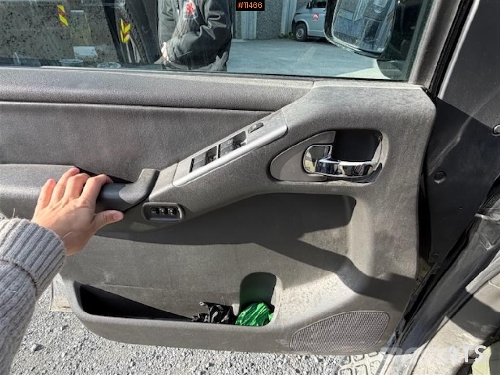 Nissan Pathfinder Panel vans