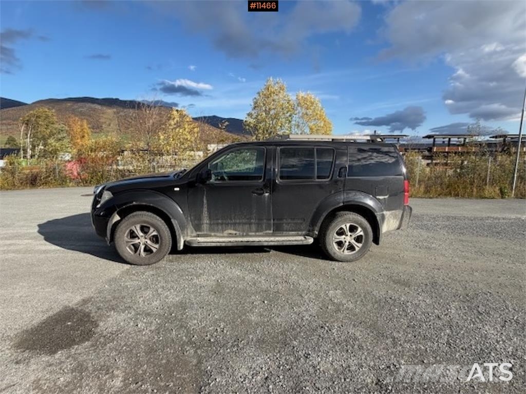 Nissan Pathfinder Panel vans