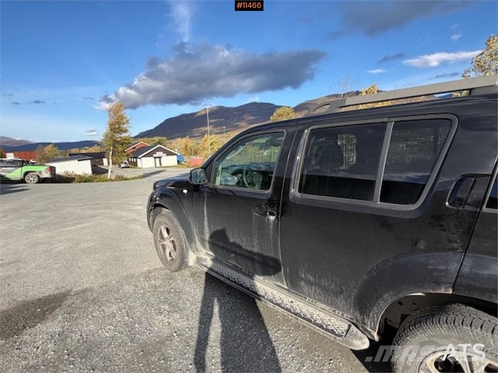 Nissan Pathfinder Panel vans