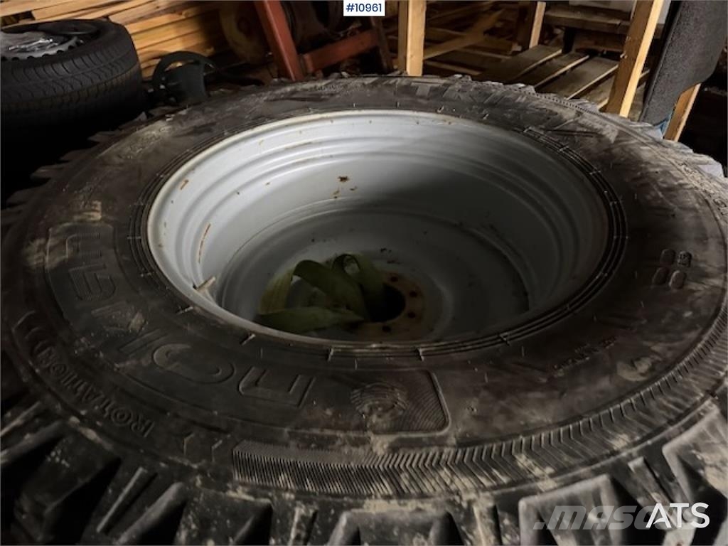 Nokian Piggdekk for traktor 400/80R24 og 480/80R34 Muud osad