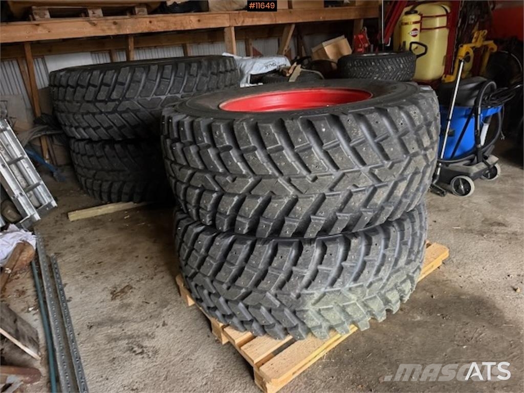 Nokian TRI 2 540/65 R30 og 650/65 R42. Övriga