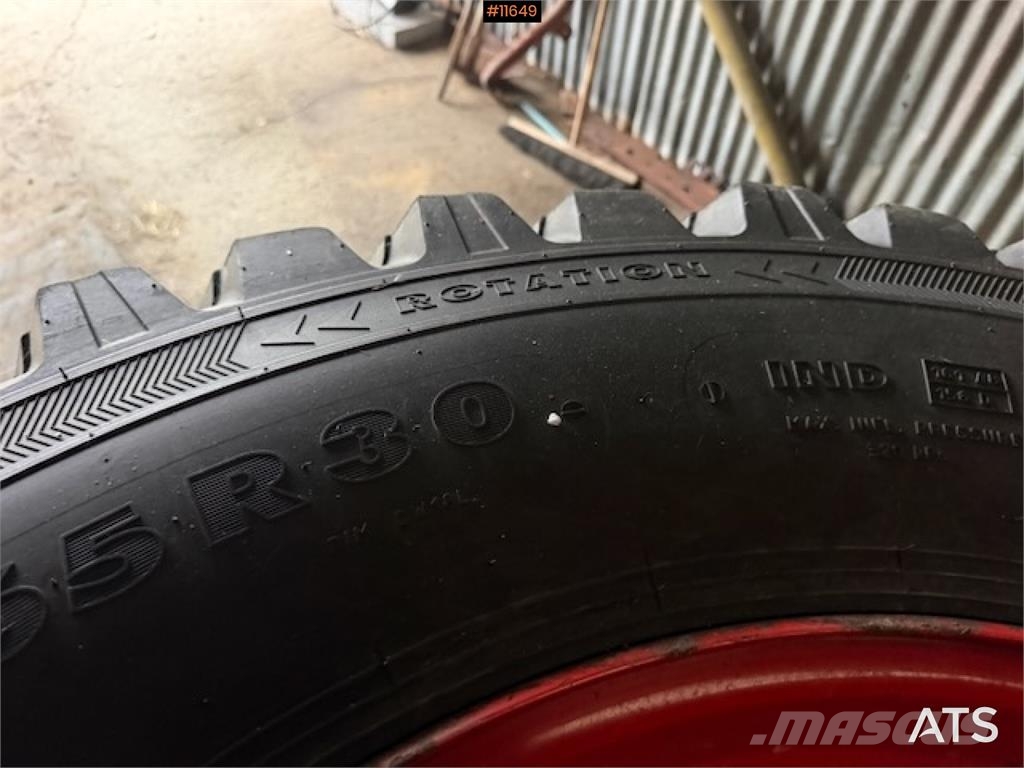 Nokian TRI 2 540/65 R30 og 650/65 R42. Övriga