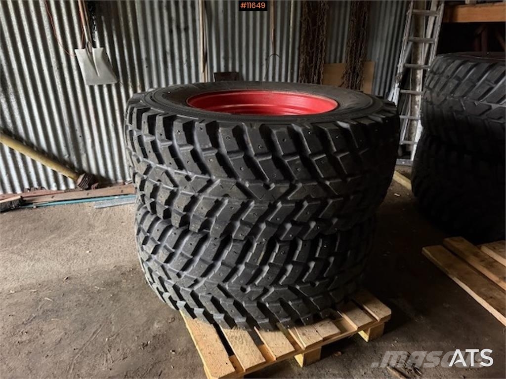 Nokian TRI 2 540/65 R30 og 650/65 R42. Övriga