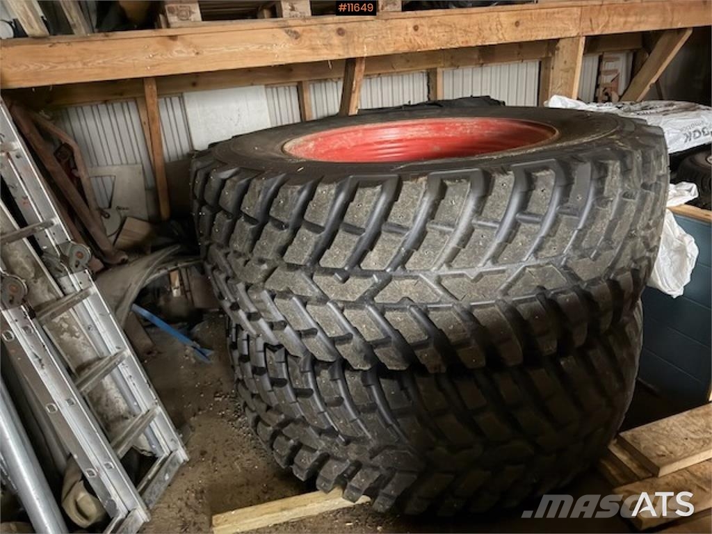 Nokian TRI 2 540/65 R30 og 650/65 R42. Övriga