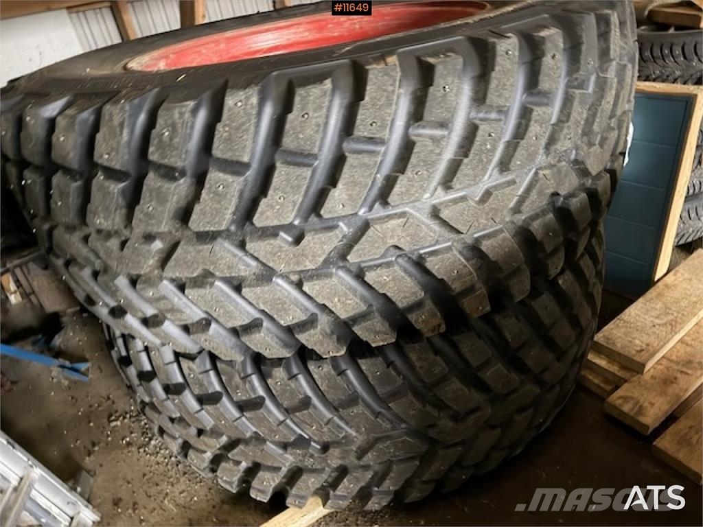 Nokian TRI 2 540/65 R30 og 650/65 R42. Övriga