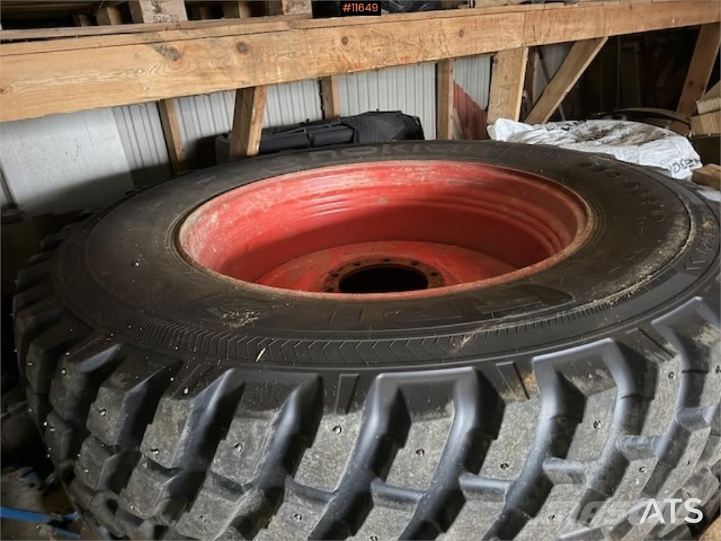 Nokian TRI 2 540/65 R30 og 650/65 R42. Övriga