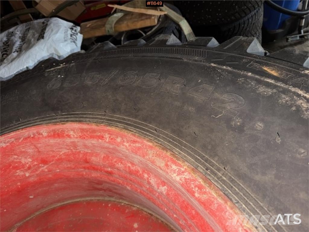 Nokian TRI 2 540/65 R30 og 650/65 R42. Övriga