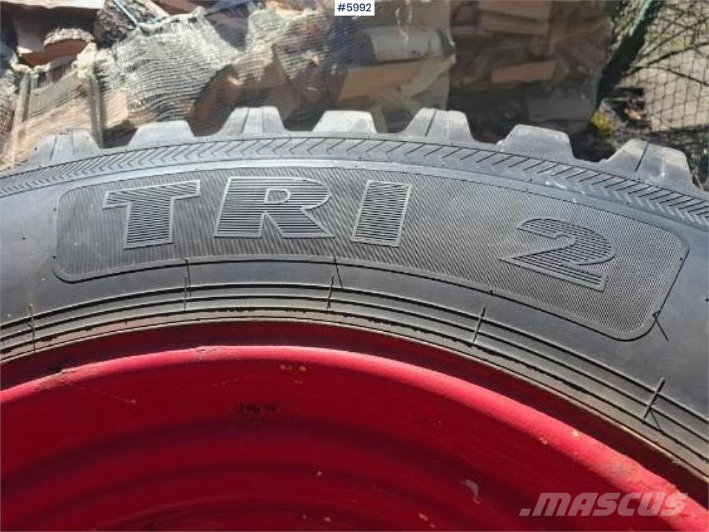 Nokian TRI2 2stk dekk på felg 540/65R30 مكونات أخرى