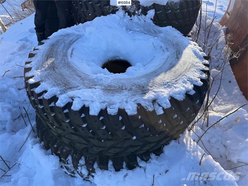 Nokian Vinterdekk m/ felg og pigg. Otros componentes