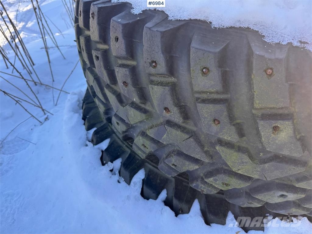 Nokian Vinterdekk m/ felg og pigg. Otros componentes