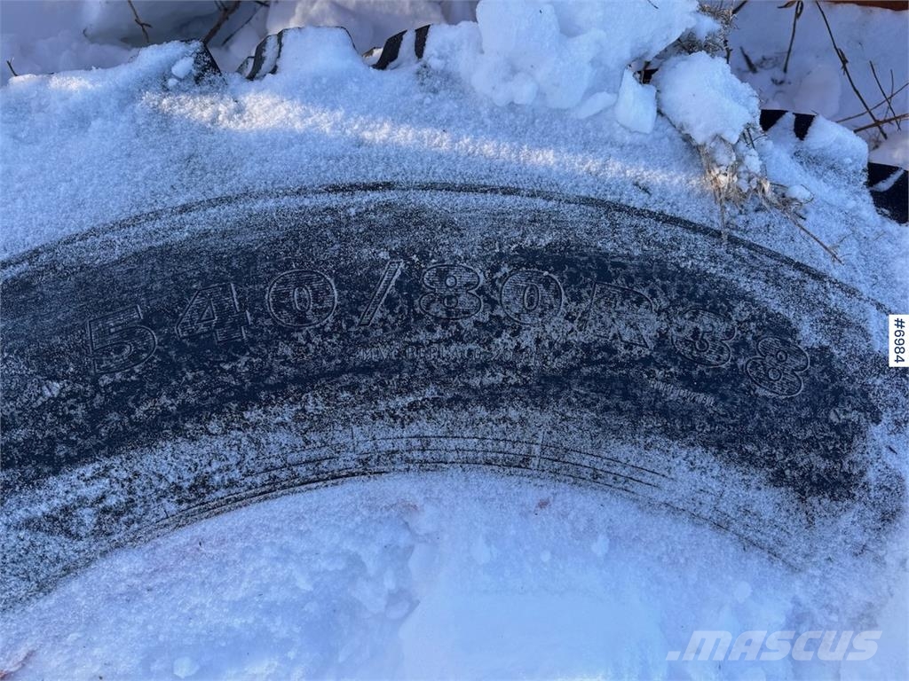 Nokian Vinterdekk m/ felg og pigg. Otros componentes