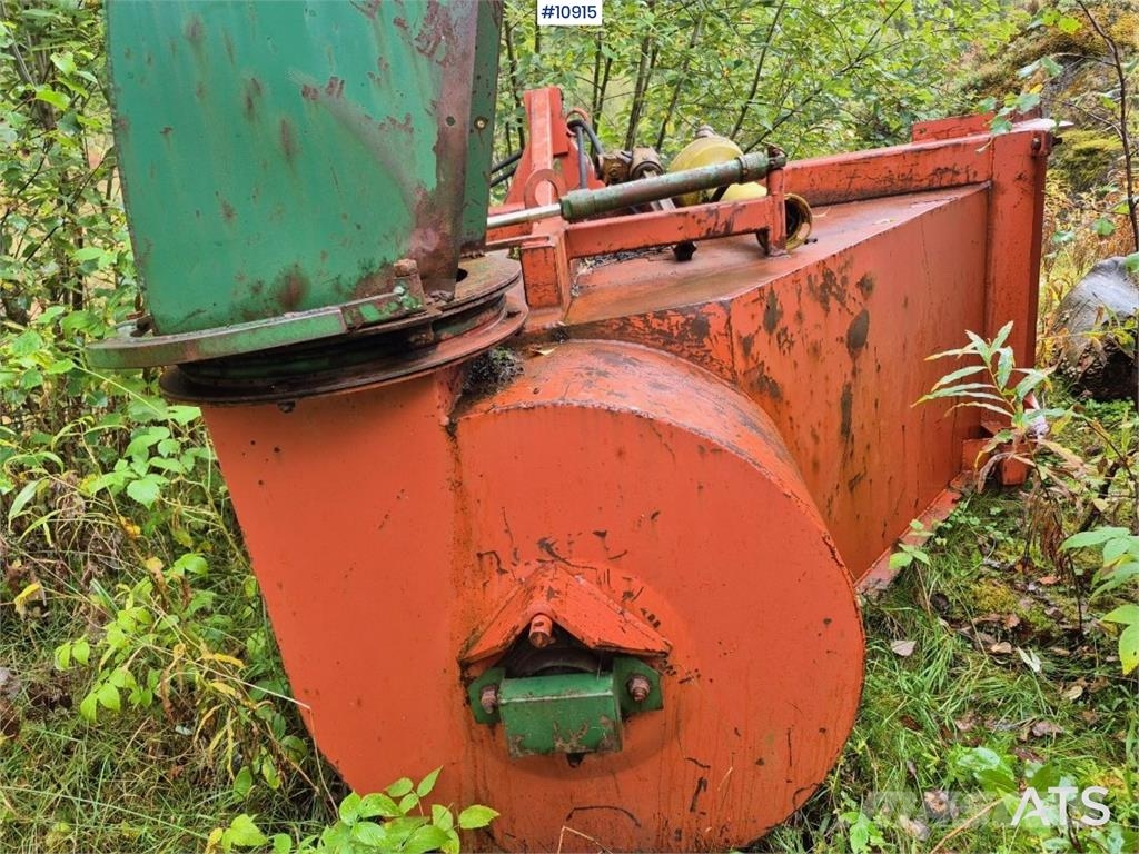 Orkel V-snøfres Snow blades and plows