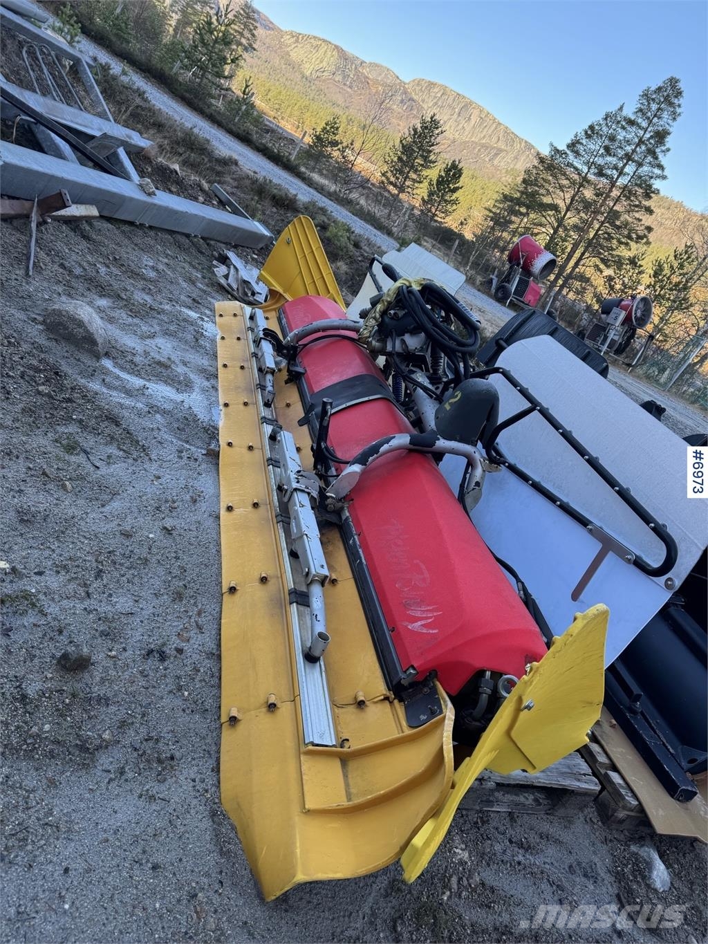 Pisten Bully 600 Schneeschilde und -pflüge