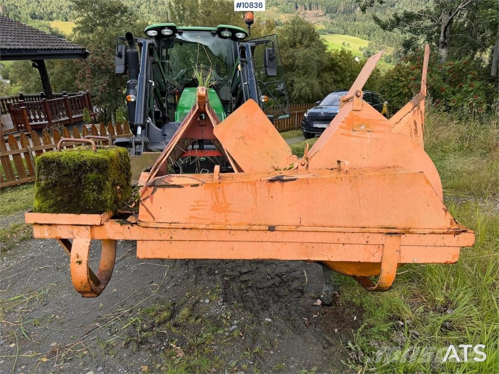 Sørumfres kantfres Snow blades and plows